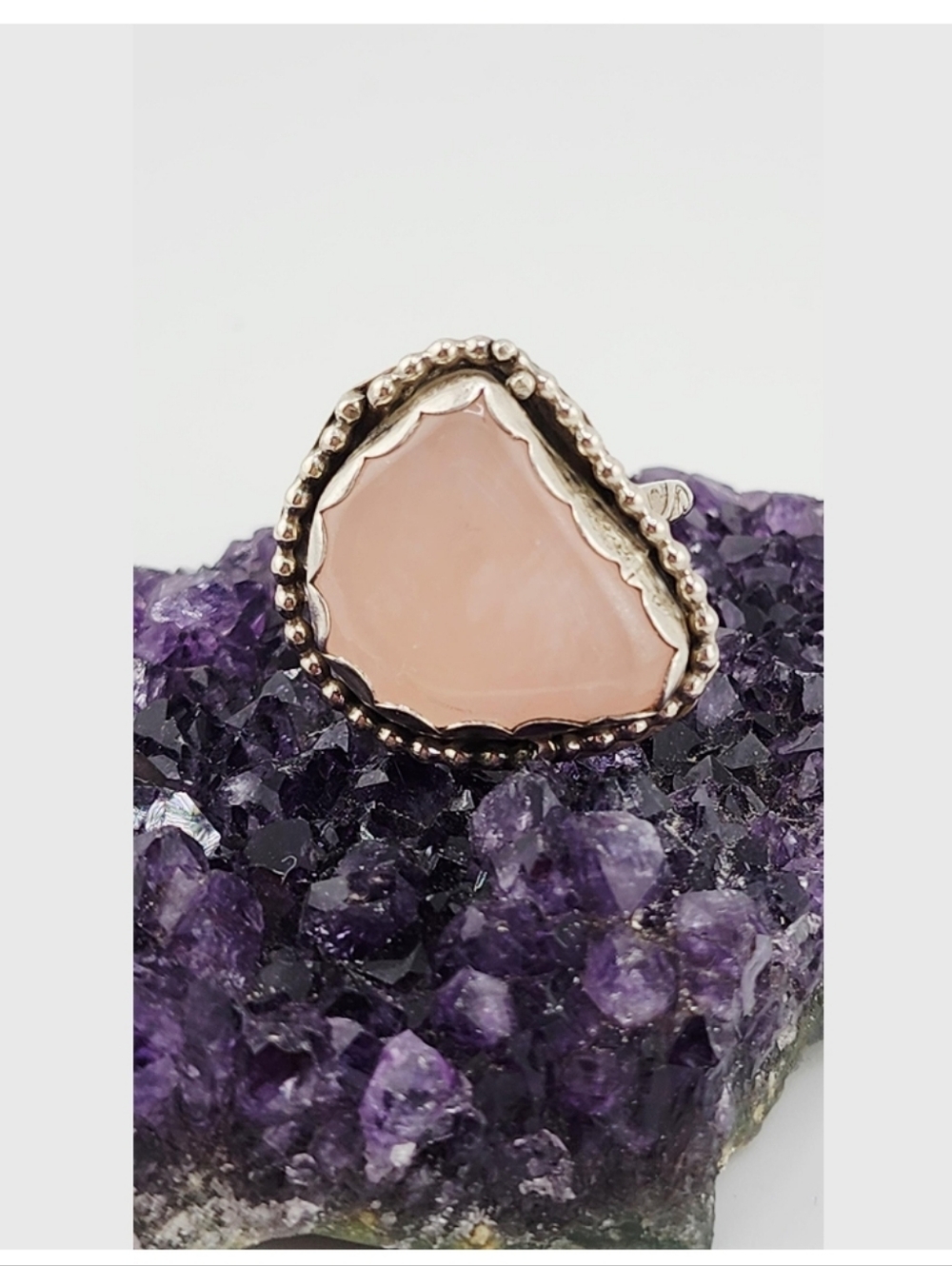 ROSE QUARTZ RING WITH EMBOSSED RING BAND HANDMADE IN STERLING SILVER SIZE 6.5 - Picture 4 of 6